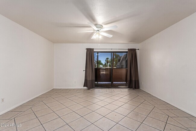 Foto del edificio - 620 W 14th St