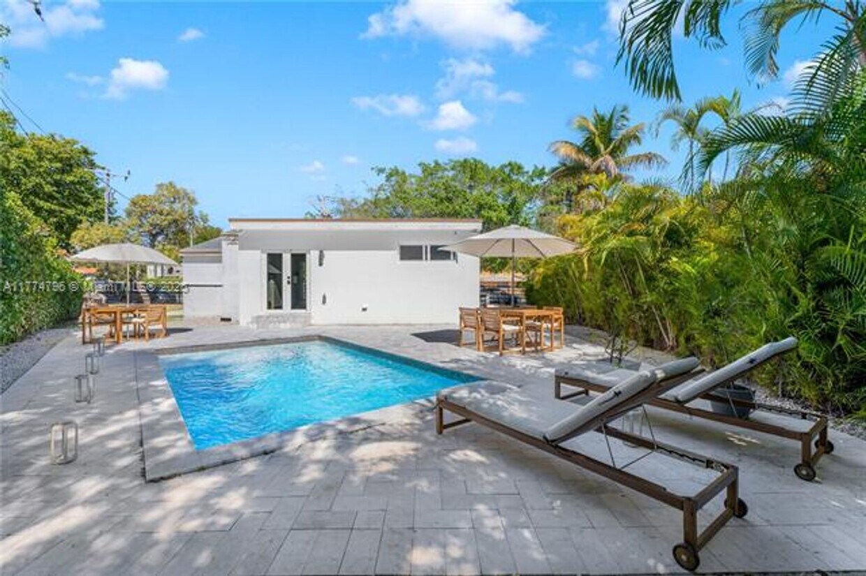 Foto principal - 990 SW 11th St