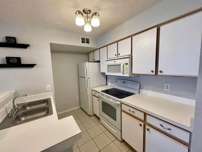 Foto del edificio - 2212 Grand Cayman Ct