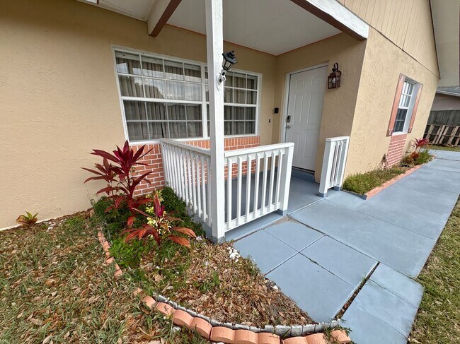 Foto del edificio - 2147 Sandalwood Dr