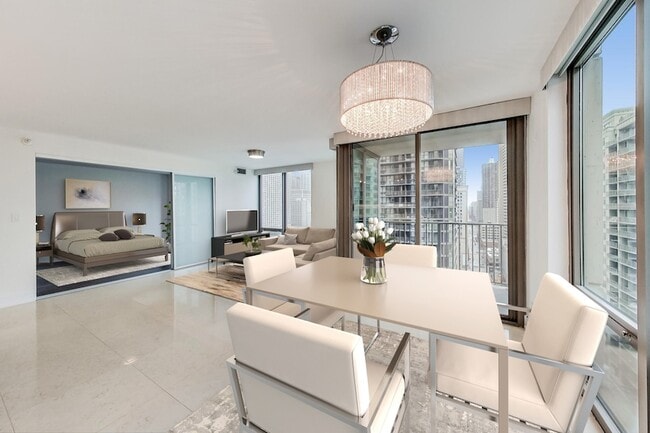 Photo - 2 E Erie St House