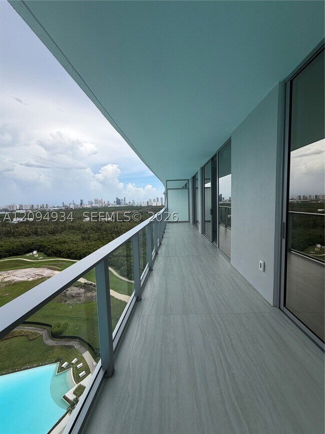Building Photo - 2411 Laguna Cir