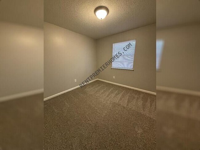 Building Photo - 9410 Dartmouth Dr