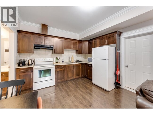 Building Photo - 729 Delestre Av