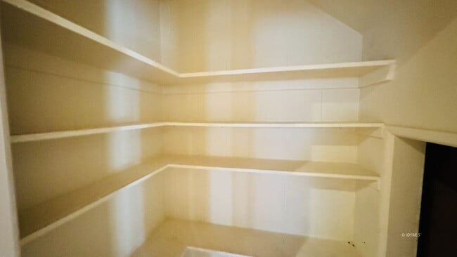 Foto del edificio - Walk to town 1 Bedroom Apartment