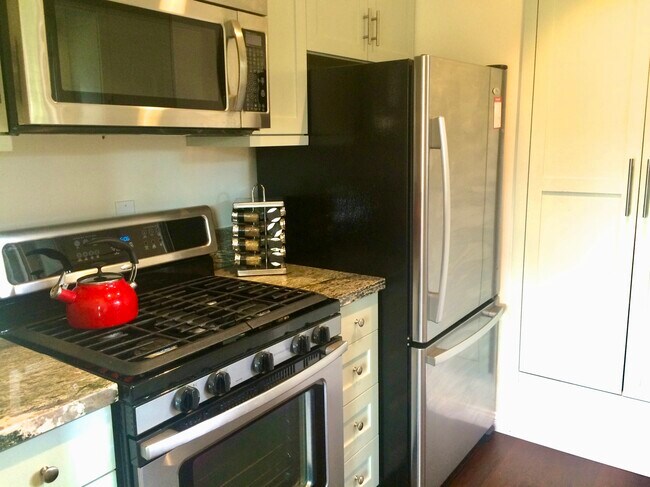 Fully furnished kitchen with dishes and cookware. - 1913 Meiners Rd