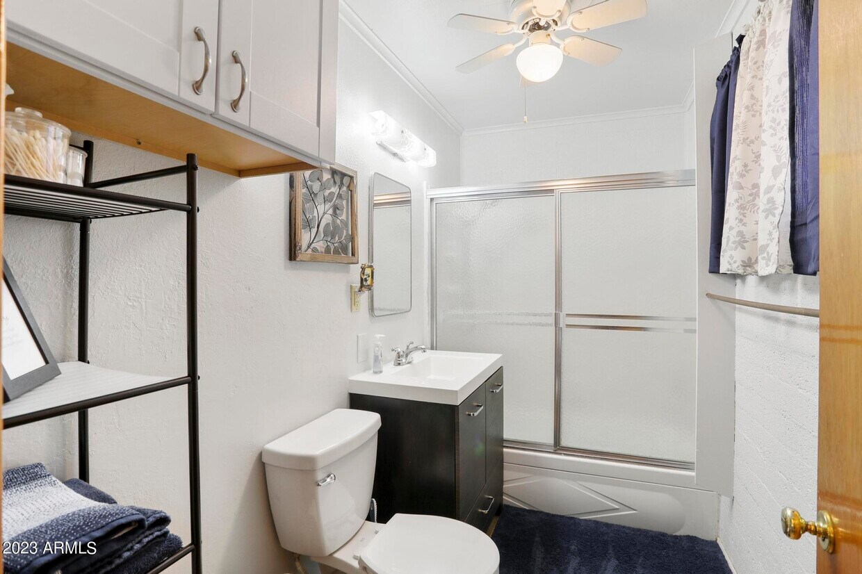 Foto principal - 8177 Parkinson Dr