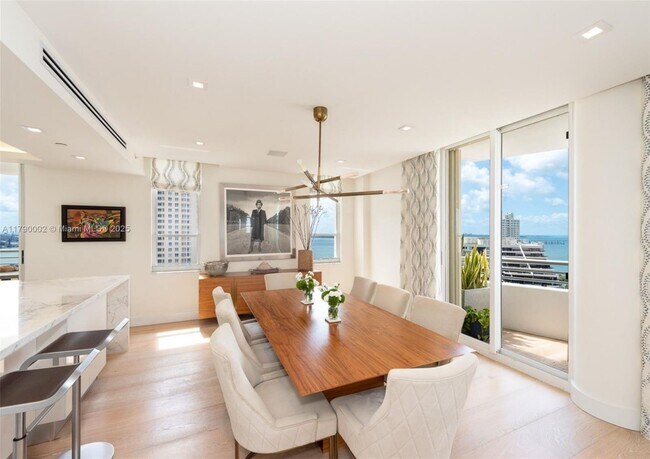 Foto del edificio - 888 Brickell Key Dr