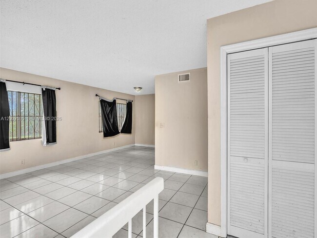 Foto del edificio - 5710 NW 21st St