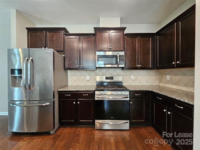 Foto del edificio - 3233 Yarmouth Ln