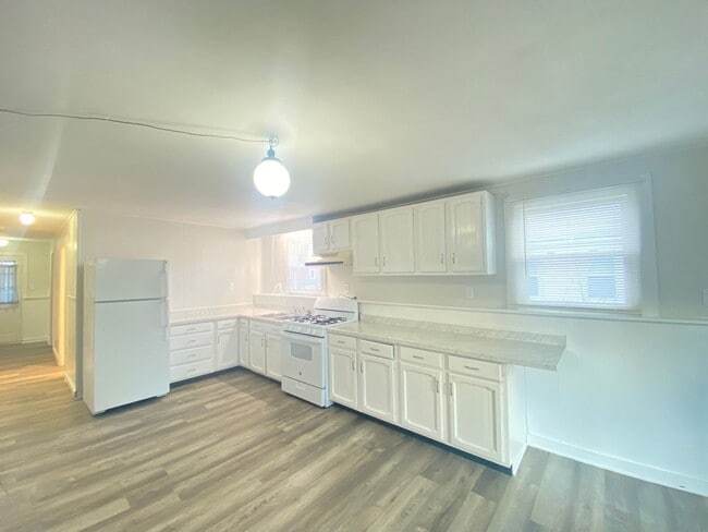 Building Photo - 30 Thorwald Ave