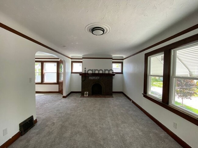 Building Photo - 3937 W 157th St