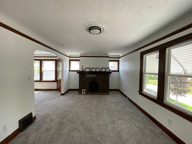 Foto del edificio - 3937 W 157th St