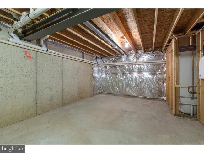 Building Photo - 381 Sun Blvd