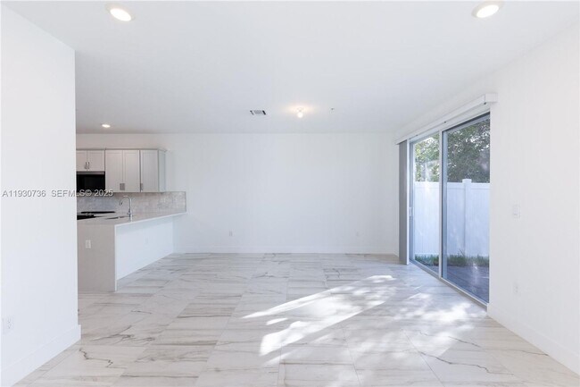 Foto del edificio - 17172 SW 2nd St