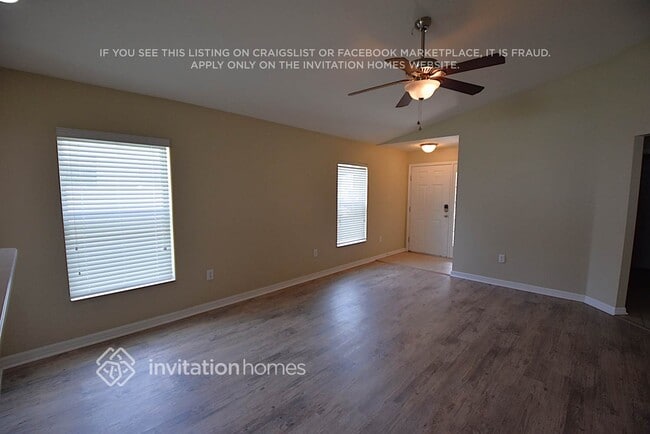 Foto del edificio - 8222 Summer Wood Ln