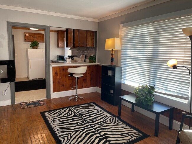 Foto del edificio - 919 Oak Ln