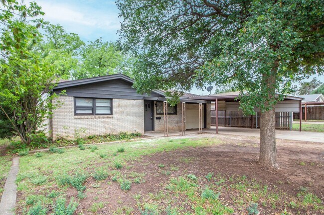 Foto del edificio - Remodeled 3 bedroom 2 bathroom house centr...