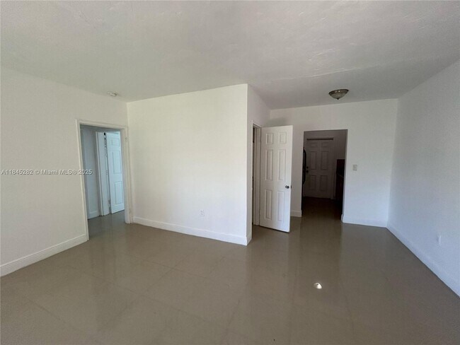 Building Photo - 8321 Crespi Blvd