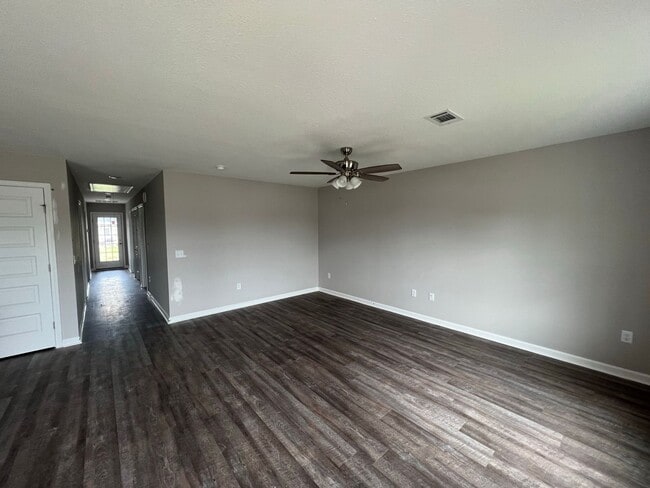 Foto del edificio - 7054 White Pine Ave