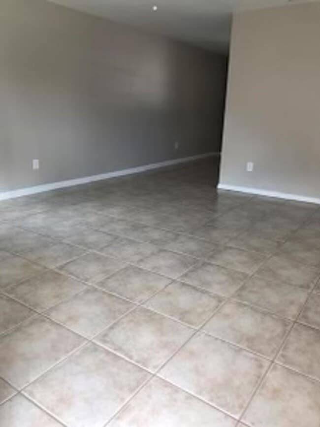 Building Photo - Allancar 164