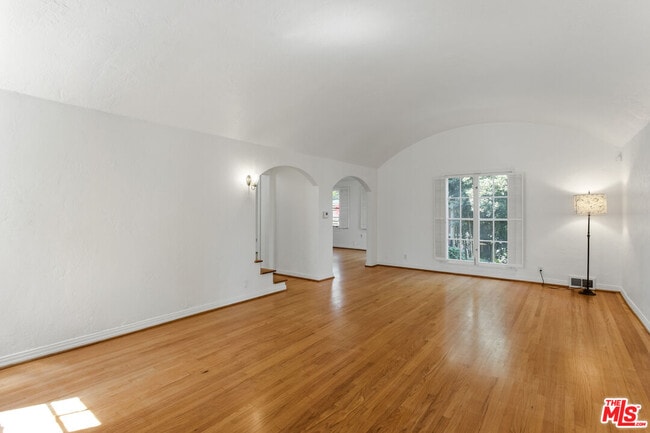 Building Photo - 3528 Fernwood Ave
