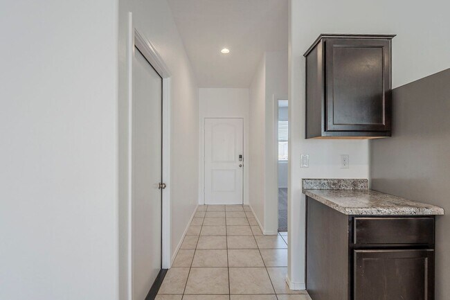 Foto del edificio - Gorgeous 4 Bed / 2 Bath Home – Move-In Rea...