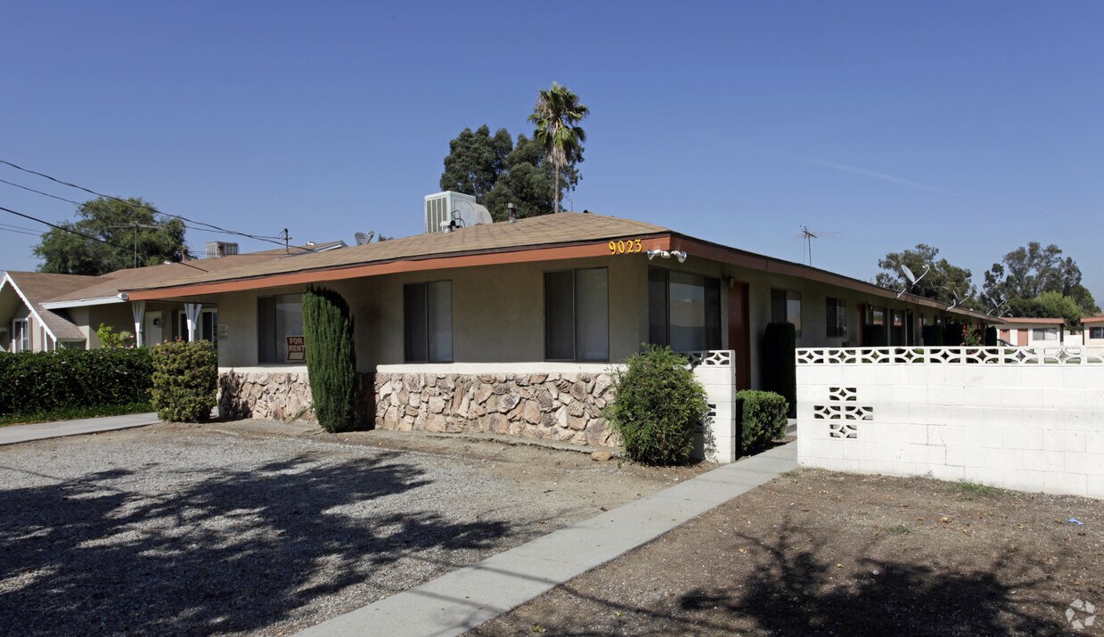 Primary Photo - 9023 Date St