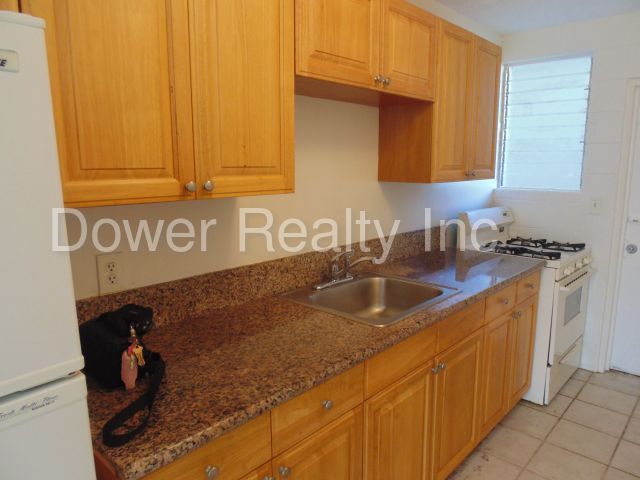 Building Photo - 915 Hikina Ln
