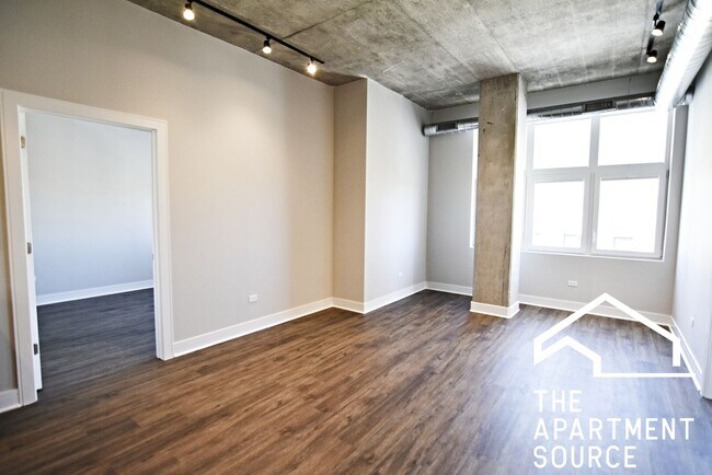 Building Photo - 3833 North Broadway
