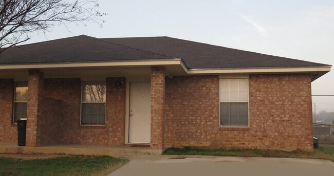 Building Photo - 1700 Aztec Trace