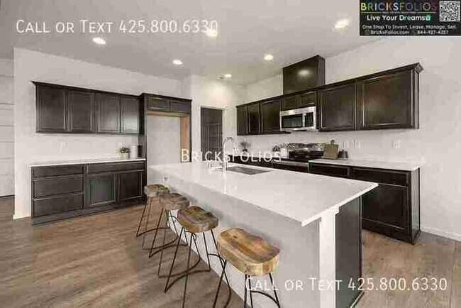 Foto del edificio - Live Brand-New in the Heart of It All. Lak...