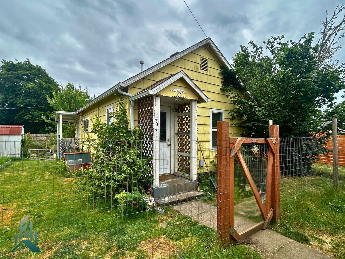 Primary Photo - Cozy Single Family Home for Rent