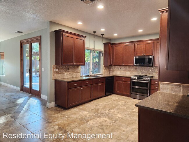 Foto del edificio - 4 br, 3 bath House - 376 Rundgren Way