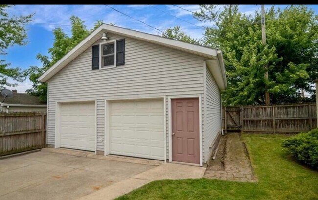 Building Photo - 4680 E 85th St