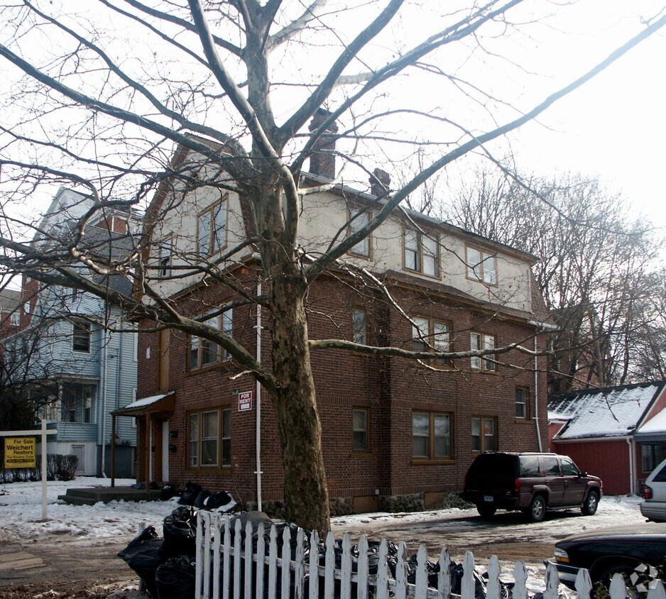 Primary Photo - 249 Britannia St