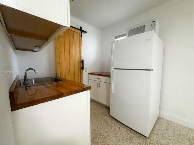 Foto del edificio - 2815 NW 88th St