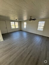 Building Photo - 712 Spann Ave