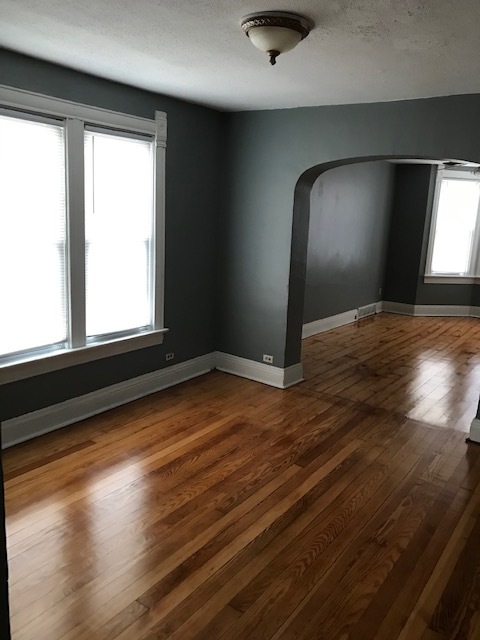 Dining room - 10021 S Exchange Ave