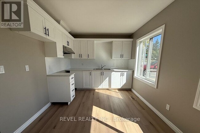 Building Photo - 9 Crosier St