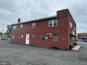 Building Photo - 859 Main St