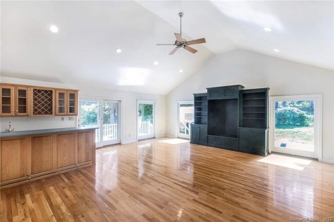 Foto del edificio - 143 Ponus Ave