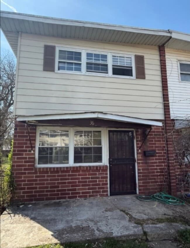 End Unit Townhouse - End Unit Townhouse