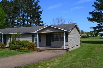 Building Photo - 110-112 Ivie Cir