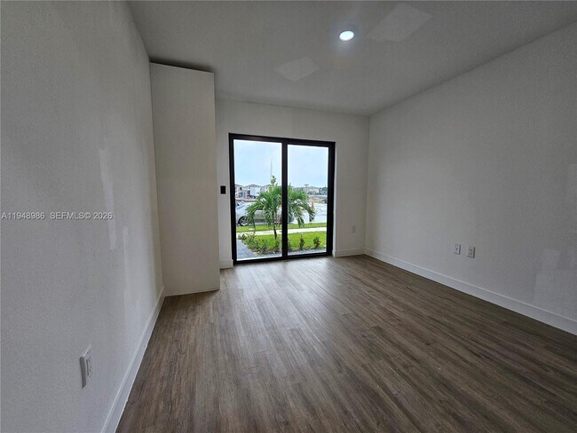 Foto del edificio - 215 NW 13th Pl