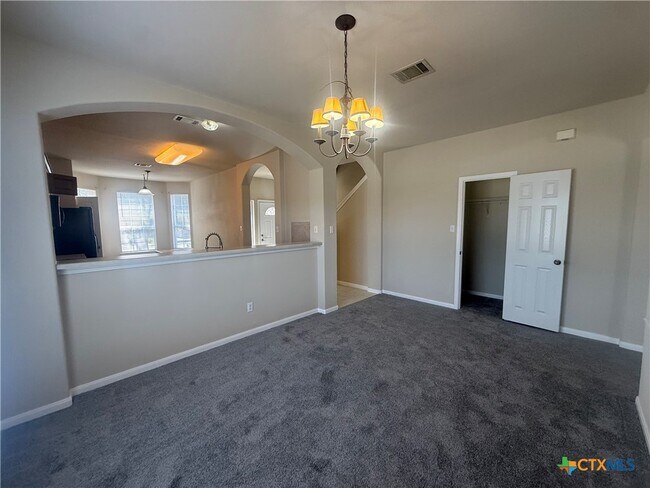 Foto del edificio - 811 Shadow Creek Blvd