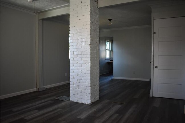 Building Photo - 38 Rowe St