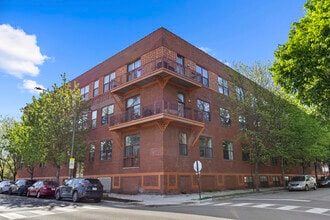 Building Photo - 1061 W 16th St
