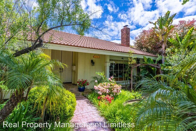 Building Photo - 3 br, 2 bath House - 2782 E. Sierra Drive