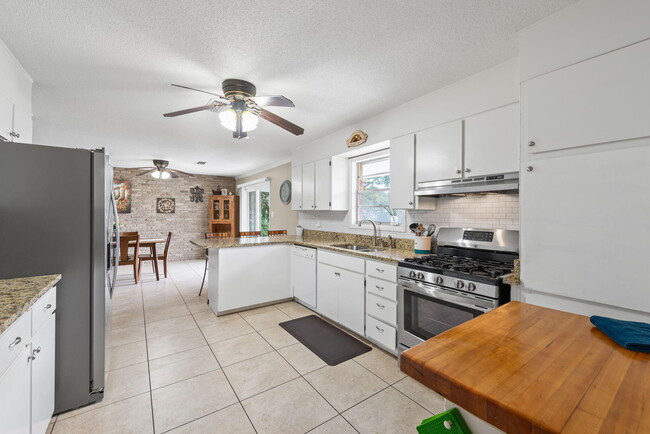 Building Photo - 350 Barbara Dr NW